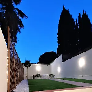 Movie Star With Garden Appartement