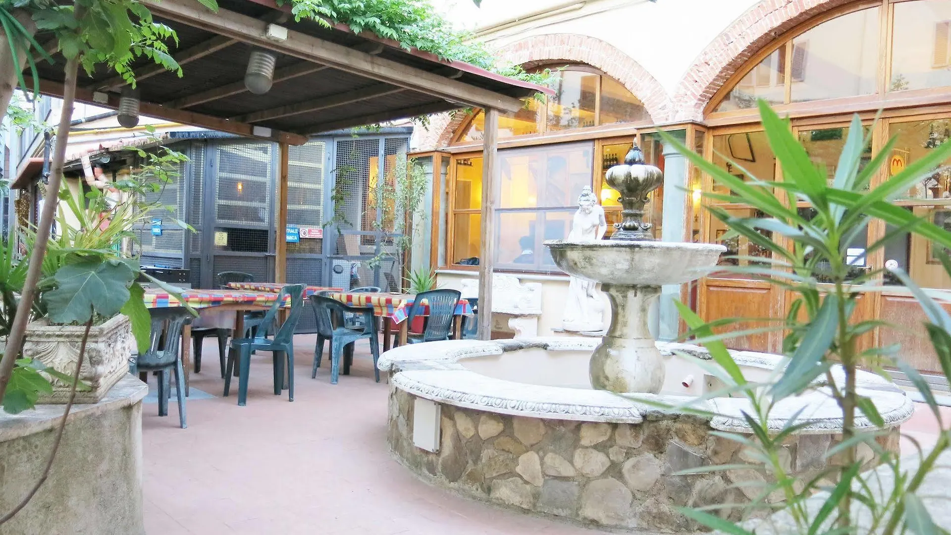 Hostel Archi Rossi Florence 0*,  Italy